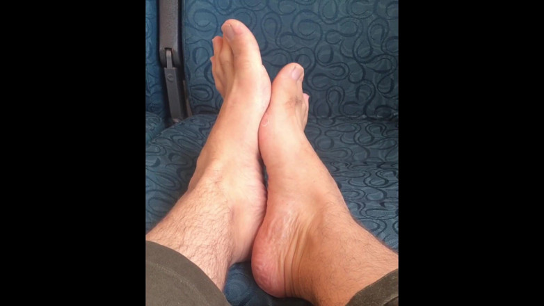 Manlyfoot: Vline公共電車で私のしわの足の裏を見せて逮捕される危険 - 公共の足 - マンリーフット