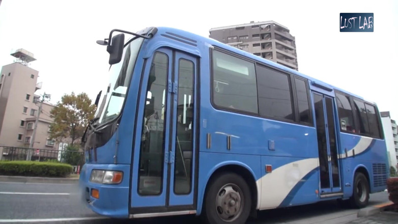 Lust lab: Brivido di autobus affollato. Marito nelle vicinanze, moglie con la...