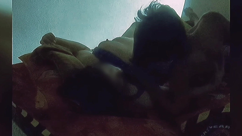 my_wife_chubby: Продовжуйте лизати і смоктати соски дружини, крихітко