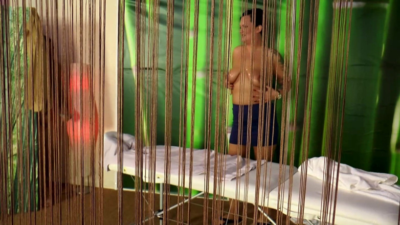Deutschland Porno X: Une Blonde Sauvage Dans Un Chaos Intense Avec Des Doigtages...