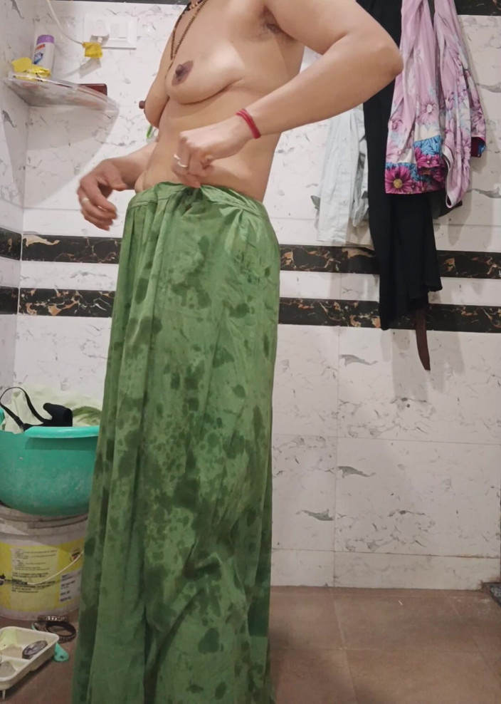 Priyahot77: Priya bhabi mostra un bel corpo