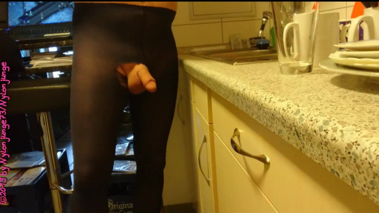 Carmen_Nylonjunge: Mattina in cucina - Parte 1