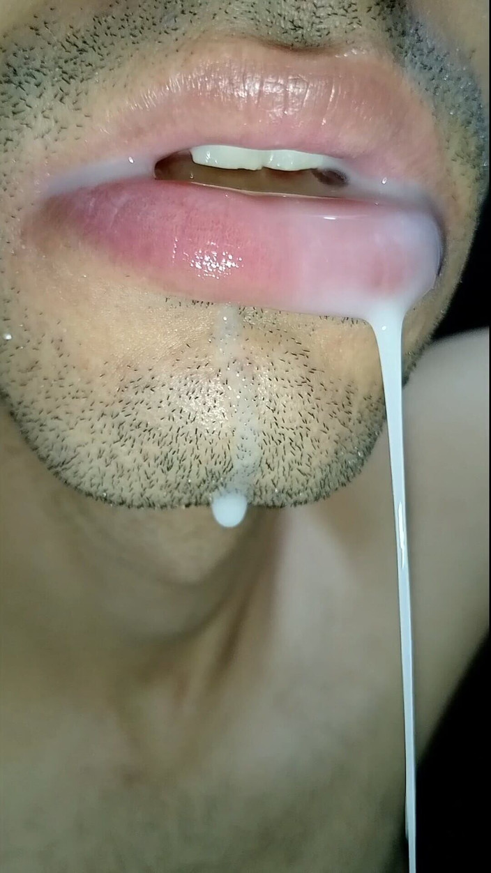 rey10rey10: Sperma i munnen, lek med din sperma och svälja det,...