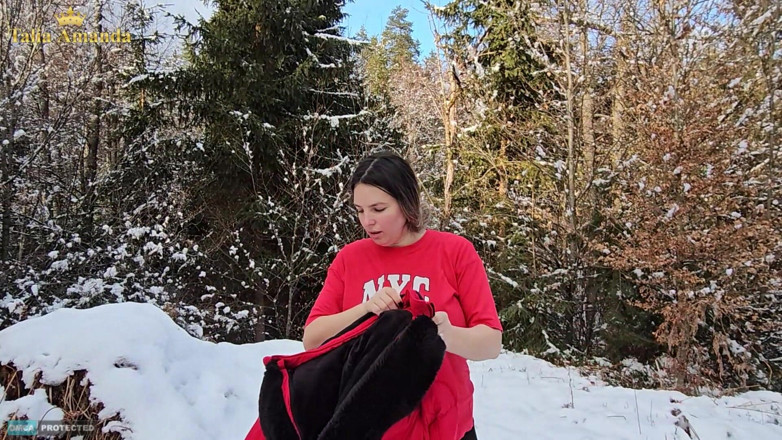 Talia Amanda: Schnee-möpse