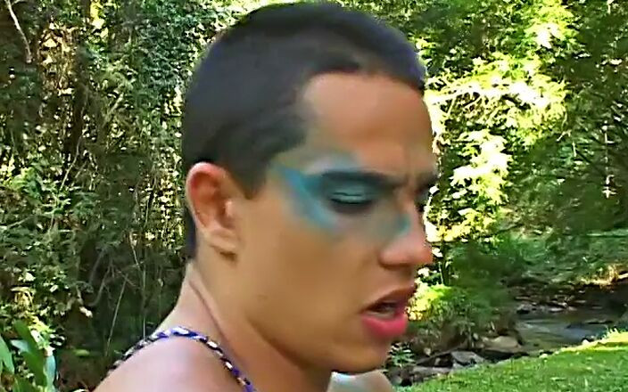 Gays Case: 来自亚马逊部落的年轻家伙需要操他在塞尔瓦认识的第一个男人