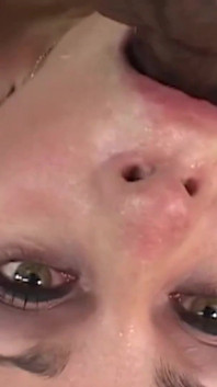 Apabila Berkongkek berkumpulan dengan besar, awek blonde putih panas sentiasa jilat dubur dan deepthroat mereka
