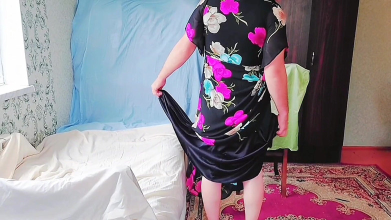 Kitty_Cross: Kendini ifade et: travesti Kitty'nin büyüleyici dans hareketleri