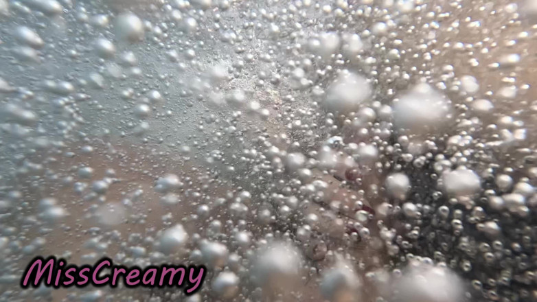 Miss Creamy: Openbare Zwembadstiefzus Dick Flash Risicovolle Aftrekbeurt Menigte Kijkt Naar Cumshot 4K