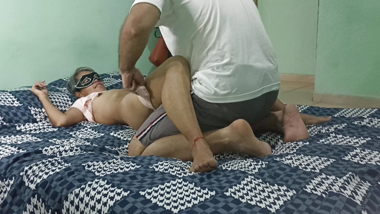 Swingersamateur40: मेरी विकृत सौतेली बहन मेरे बड़े लंड का मजा लेती है जब तक कि मैं उसके अंदर वीर्य नहीं छोड़ देता