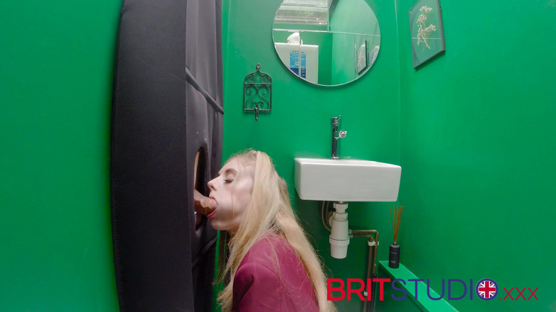 Brit Studio: 글로리홀: 자지를 빨아주는 18살 여대생