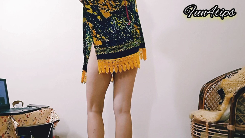 Bolly Karma: Pertunjukan Penari Striptis Online.