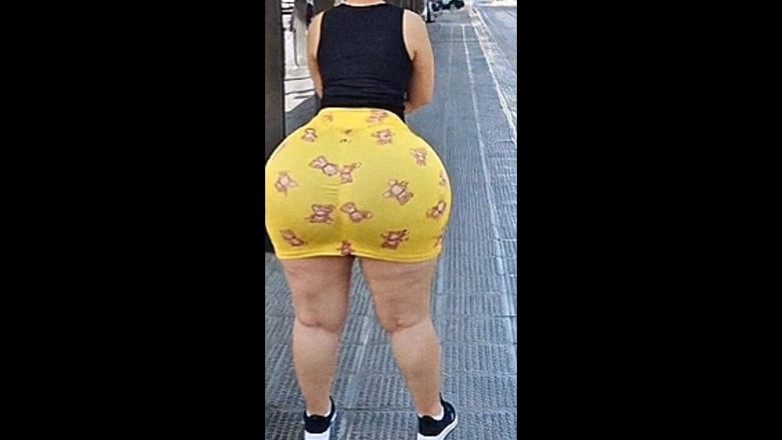 Xprohibidox1: 아르헨티나에서 버스를 기다리는 큰 엉덩이