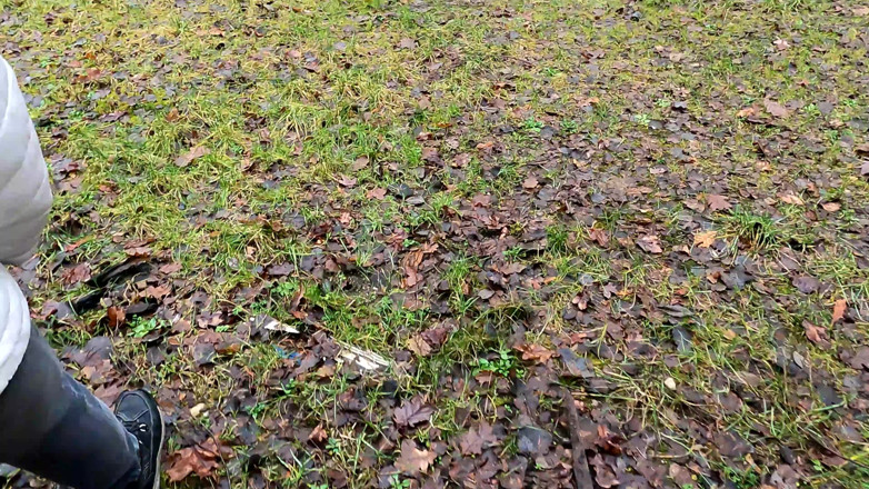Bouncy Tits Action: Chicoteando seus peitos quando adiar sua jaqueta de inverno
