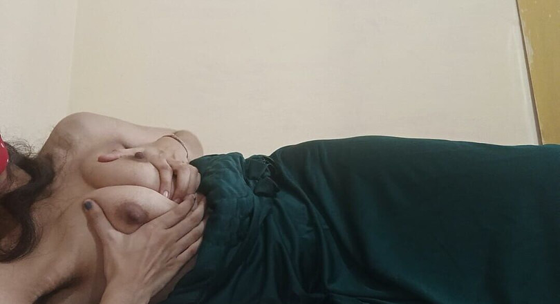 Ishita: Isheta hứng tình trên giường