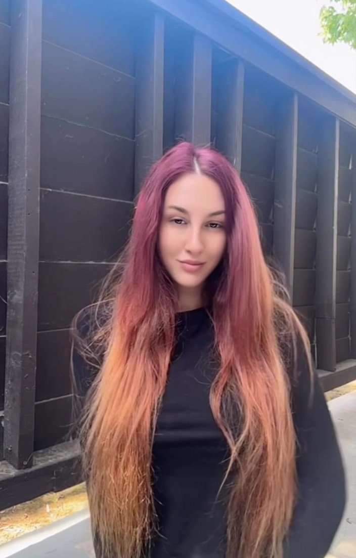 Artemisia Love: Italiana tetona milf Artemisia ama el fetiche de pelo largo...