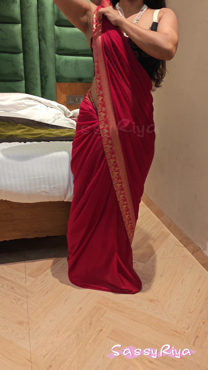 Sassy Riya: Belahan rakaman dekat Sassy Riya Saare
