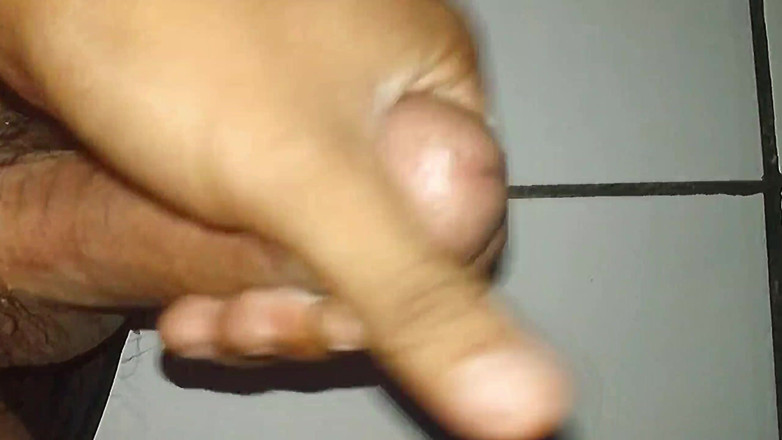Bade Lund Wala: Chico asiático sacudiendo el pene gay porno