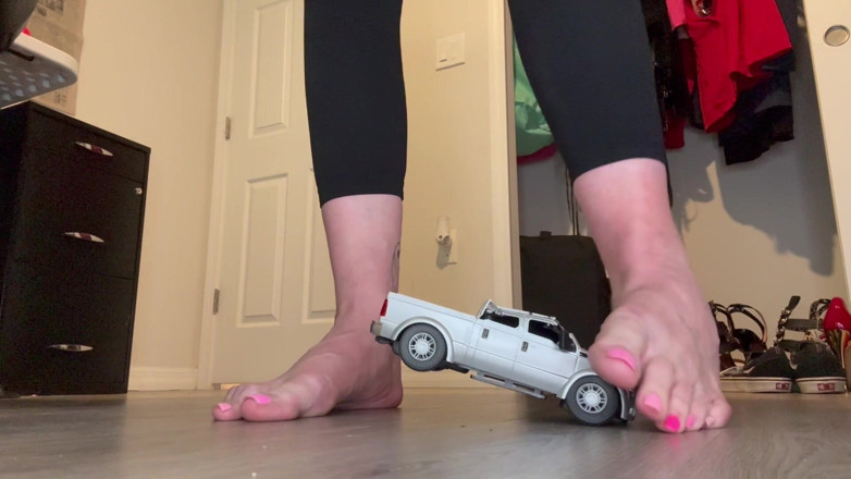 Peppermint Giantess: Rozdrcení kamionu velikostí 16 stop