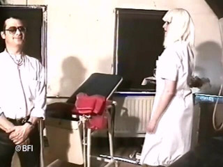Hardcore slave sex: Сексуальна краля отримує задоволення і покарана одночасно
