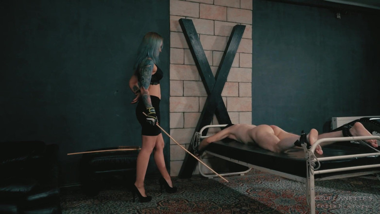 Cruel Anettes fetish world: Жесткое шлепанье от Anette