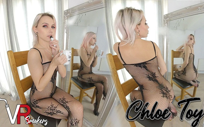 VR smokers: Juguete de Chloe - cigarrillo electrónico y bodysuit de rejilla
