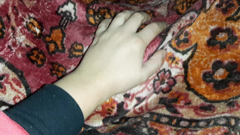 Lesbian-candys: 我的女朋友在万圣节之夜的帐篷里用舔阴把我叫醒