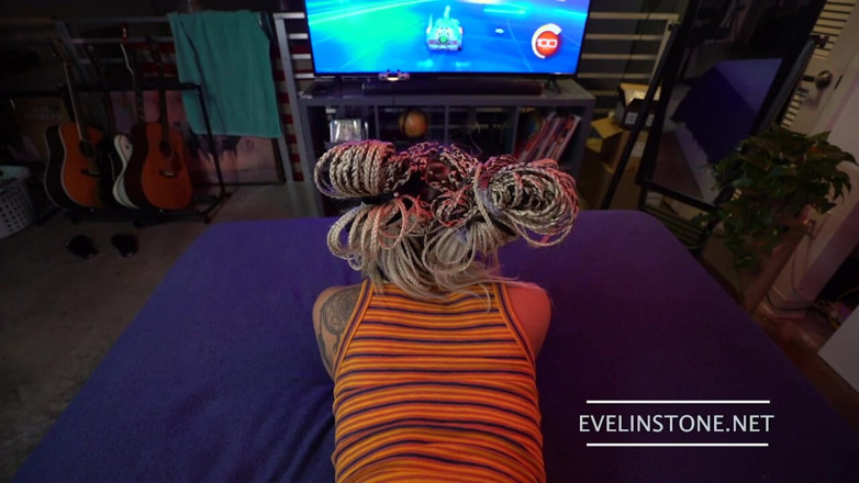 Evelin Stone: Video gioco teen scopata a pecorina PAWg