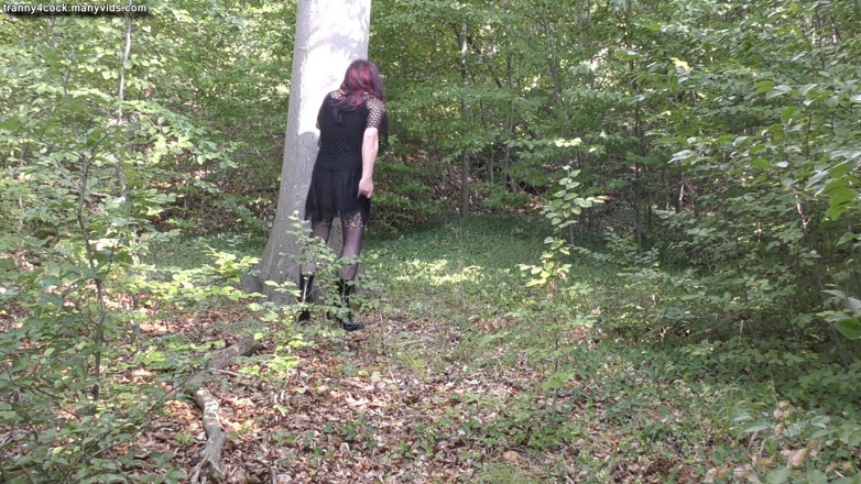 Tranny 4 cock: Tv Susan vystavena v lese