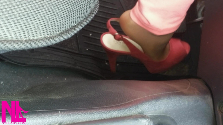Nyllady: Revving y paja a palanca de cambios en medias de...