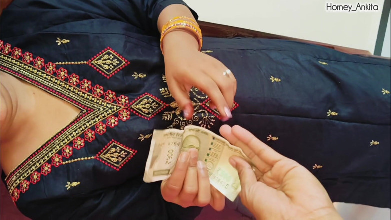 Horney_Ankita: Desi stiefschwester erwischt bei den gesprächen mit dem freund und...