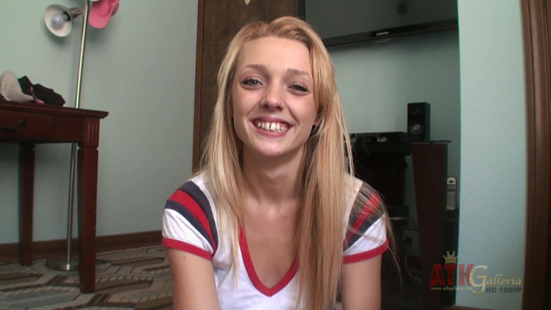 ATKIngdom Fans: Ally winters ngobrol pribadi waktu lagi wawancara di lantai