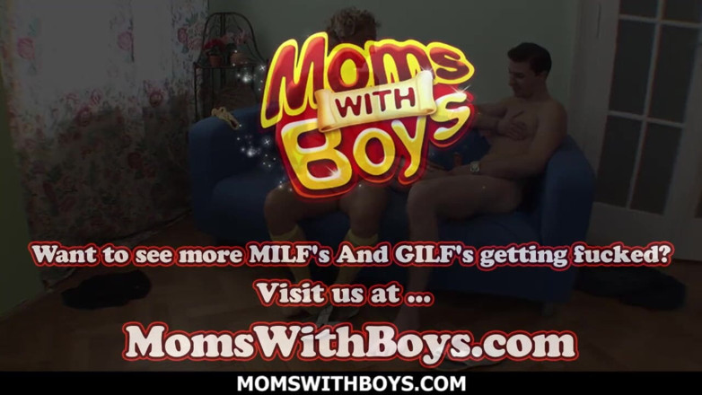 Moms With Boys: Młoda babcia o duszach ssie i jebanie twardego kutasa