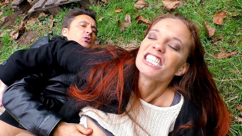 Deutschland porn: Levrette dans les bois !