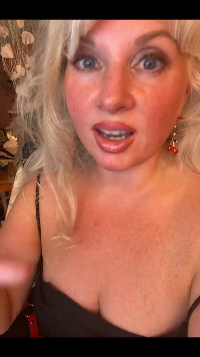 PaintedRose Taboo Femdom Fetish MILF: Trénink poslušnosti Bts Od úterý malá zábava se strappy v zákulisí
