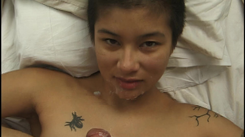 My Porn King: Une Asiatique taille des pipes à son beau-père