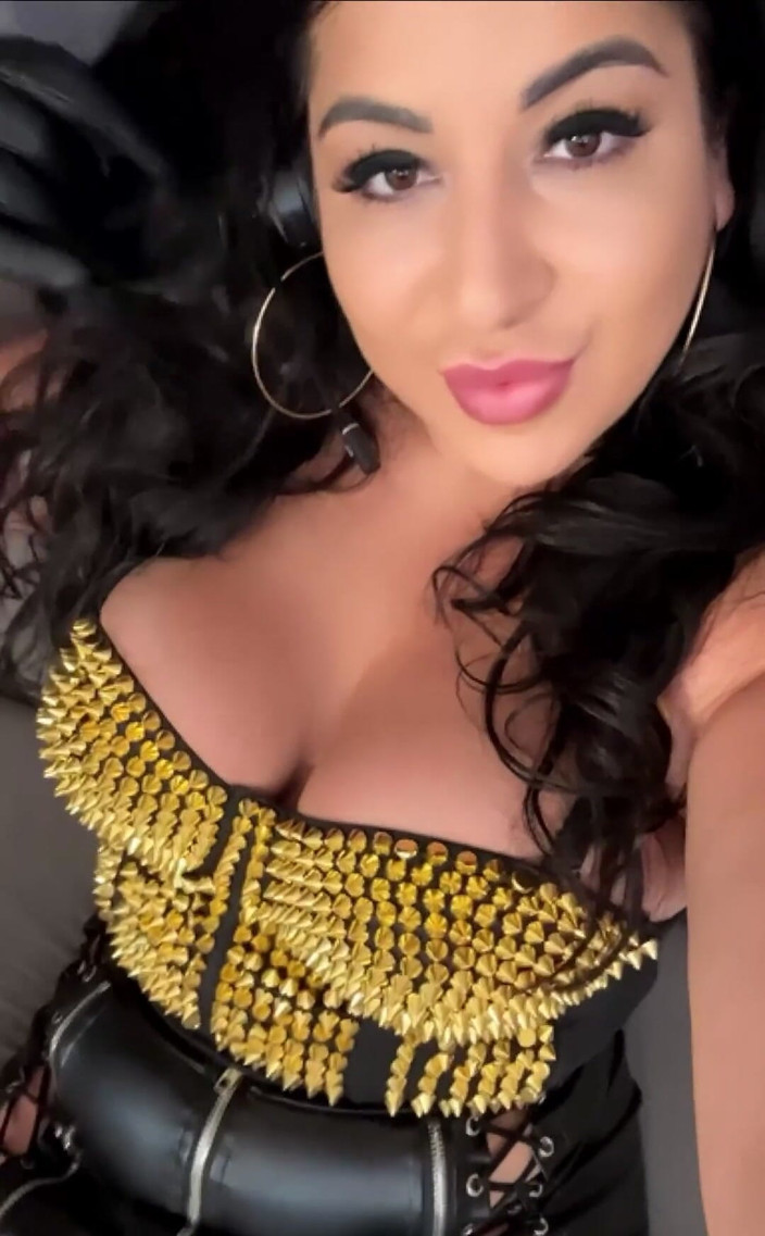 LadyAyse5: Podívejte se na Váš dnešní live stream v tomto sexy...