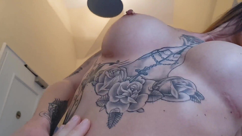 Nylon MILFS: Горячий трах в отеле
