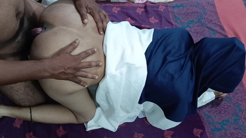 Dearshivani: O fată hijabi este futută de fratele ei vitreg când...