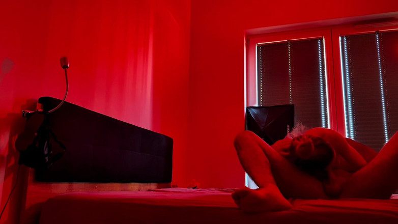 SalomeMassimo: Schlafzimmer-spaß. Sinnlicher sex unter roten ampeln