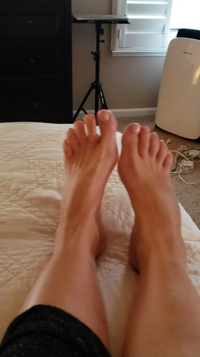 JessRyan: are nahin! milf(chodne laayak mammi) kaimagarl jess ryan pairon ki...