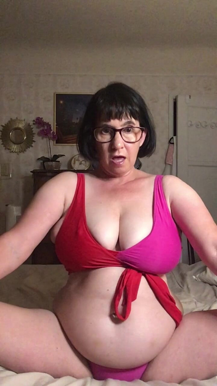 BustyBrendaxx: Meilleure salope qui parle coquin qui se déshabille de son...
