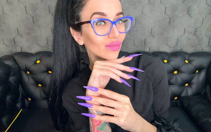 Julia domaina: Нова довша форма та новий фіолетовий колір