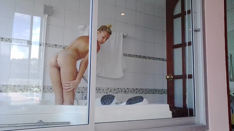 MissAnja_FH: mujhe baathroom men dekho