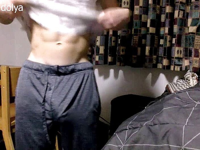 Big dick man: Tôi thủ dâm con cu của mình trong quần đùi để mẹ...