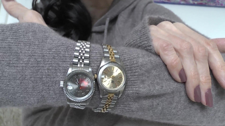 Lady Victoria Valente: Melancap di bawah pengawasan ketat saya, Wristwatches JOI Lady Victoria...