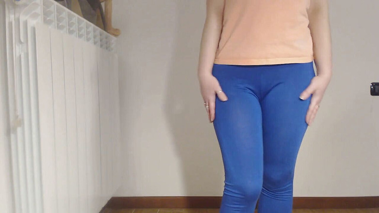 RavenBigAss: Pisse dans un pantalon de survêtement