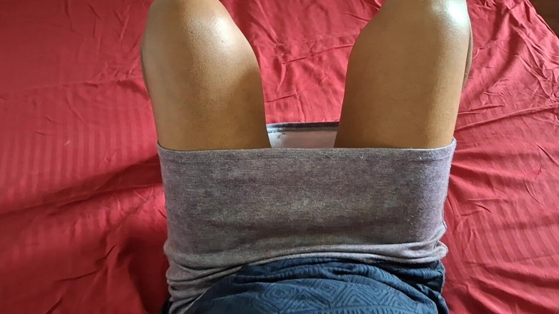 Teena New: Desi Indische milf geniet van haar zelf