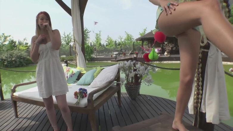 Fetish Paradise: Două gagici superbe se distrează cu un tip pasionat de...