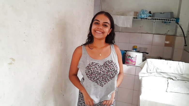 ValentinaHot10: Si rambut coklat Latina suka mengongkek abang tirinya pada mesin...