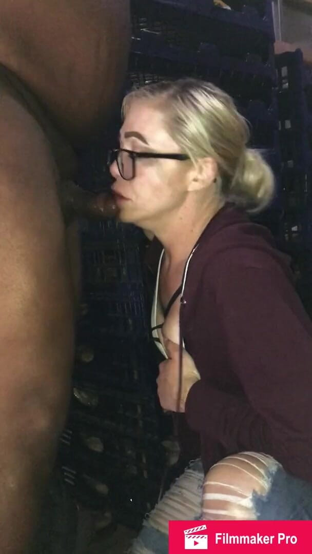 Tickled Pink Productions: Weiße ehefrau gibt kleinem schwarzen schwanz interracial blowjob